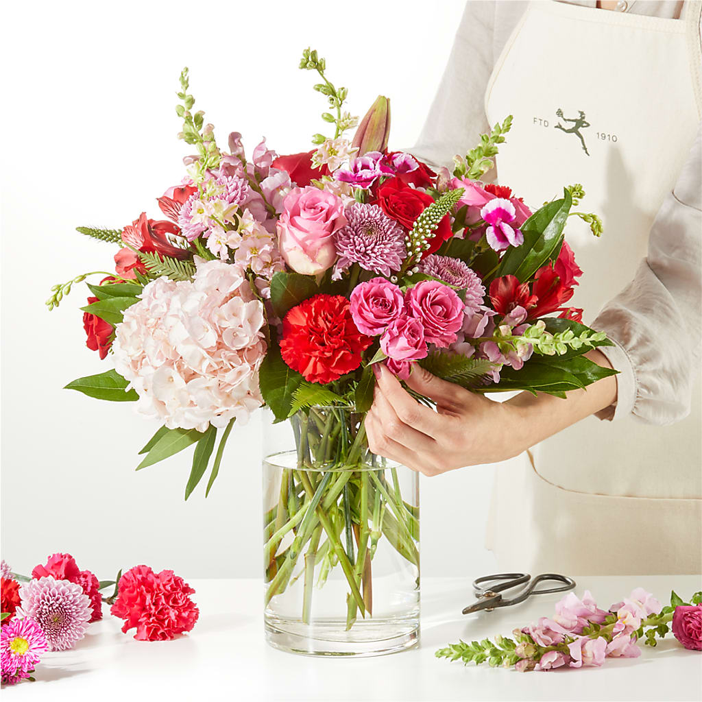 Swooning Over You - A Luxury Florist Original – VIC'S FLORAL INC, Cleveland OH